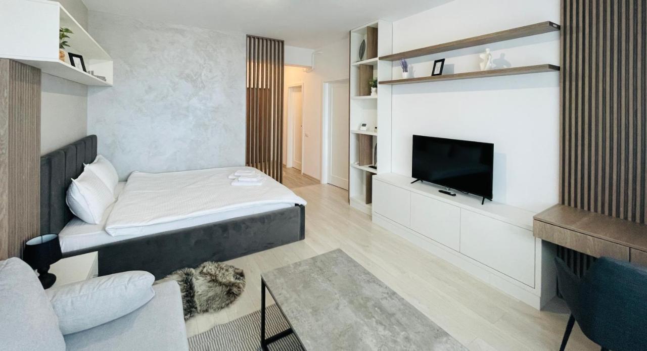 Q Royal Apartment - Palas Center Iasi Exterior photo