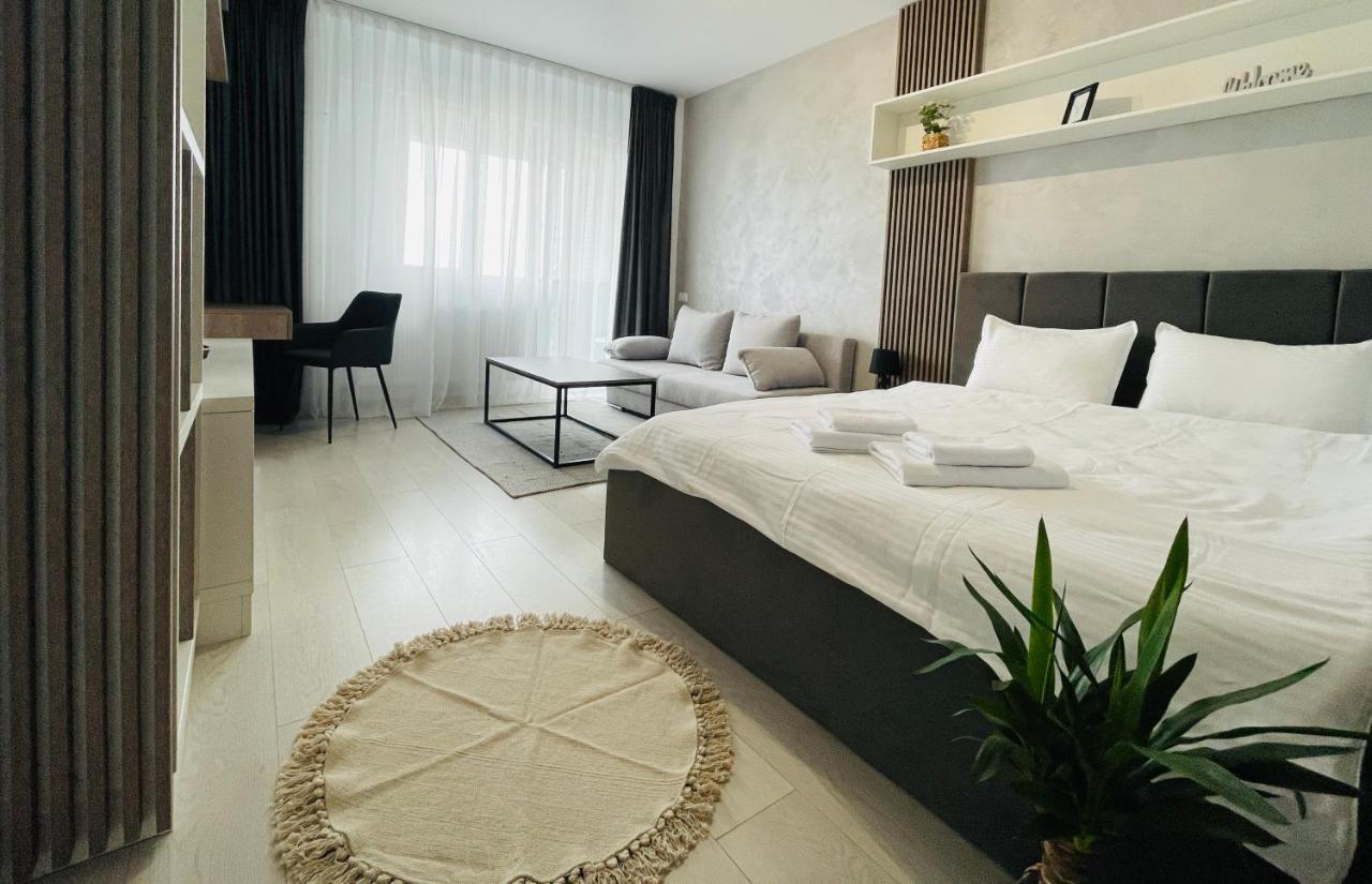 Q Royal Apartment - Palas Center Iasi Exterior photo